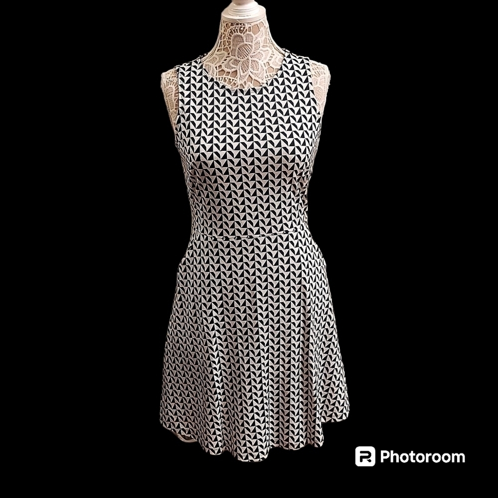 NEW YORK AND CO Geometric Print Pullover Sleeveless Fit and Flare Dress M Summer